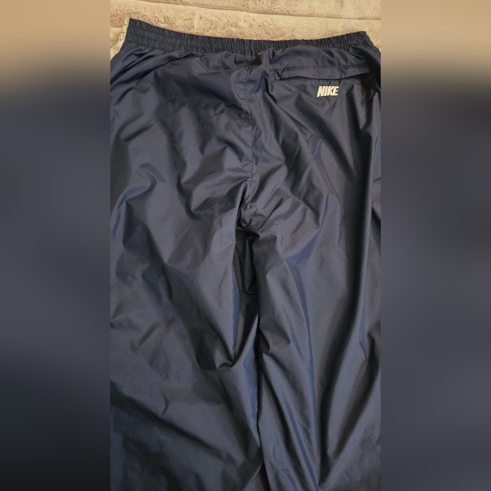 Nike Men's Navy Windbreaker with White Stripes - Picture 7 of 9